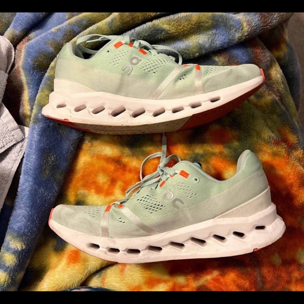 On cloud cloudsurffer